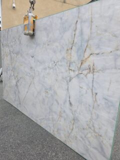 🚨Introducing Cristallo Crystal Angelus — today’s newest quartzite arrival at Angelo’s. This translucent slab features a crystal structure that can be backlit. It has a cloudy white backdrop layered with coppery-gold veining and subtle hints of blue. Absolutely gorgeous material in any application!
@angelosmarblephila
•
•
•
•
#cristalloquartzite #crystalangelus #translucentslabs #backlitquartzite #cristallo